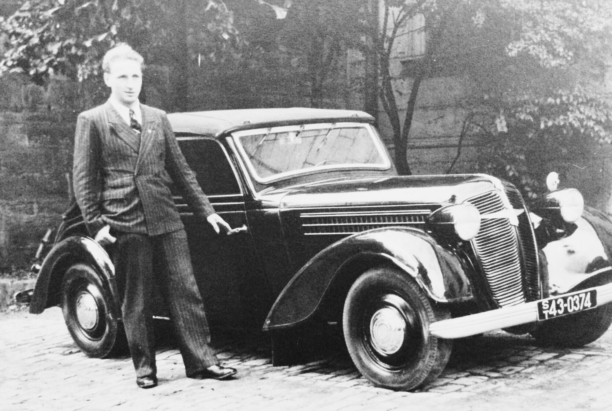 Arno Dobberkau 1952 mit Adler