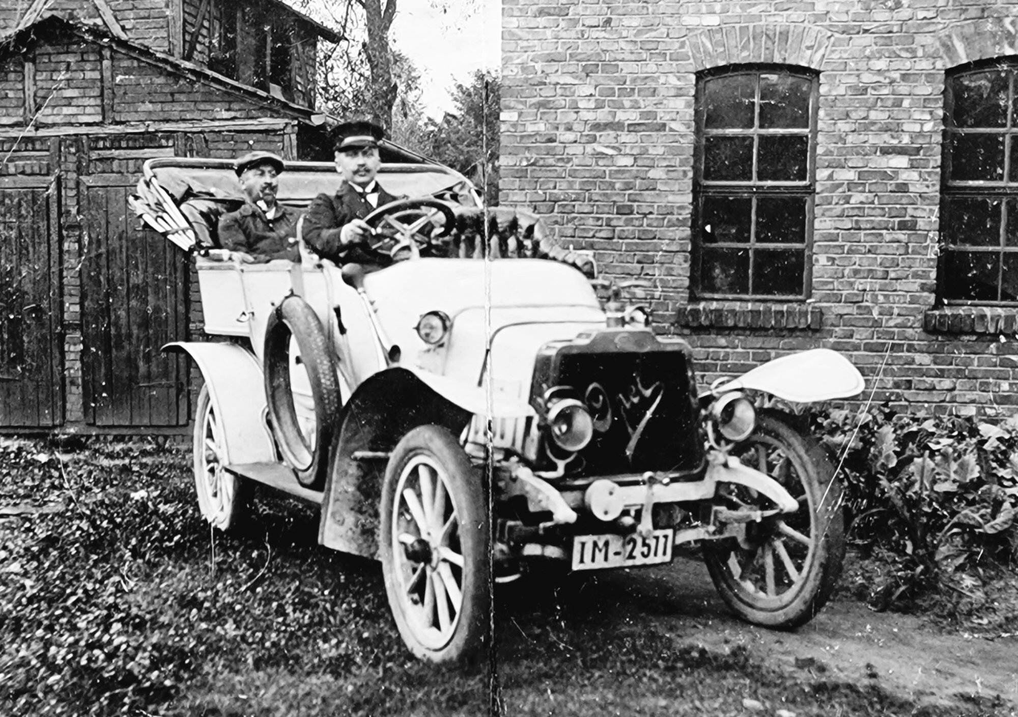 Fahrschulgründer im Opel Doppel Phaeton 12/14 PS 1910